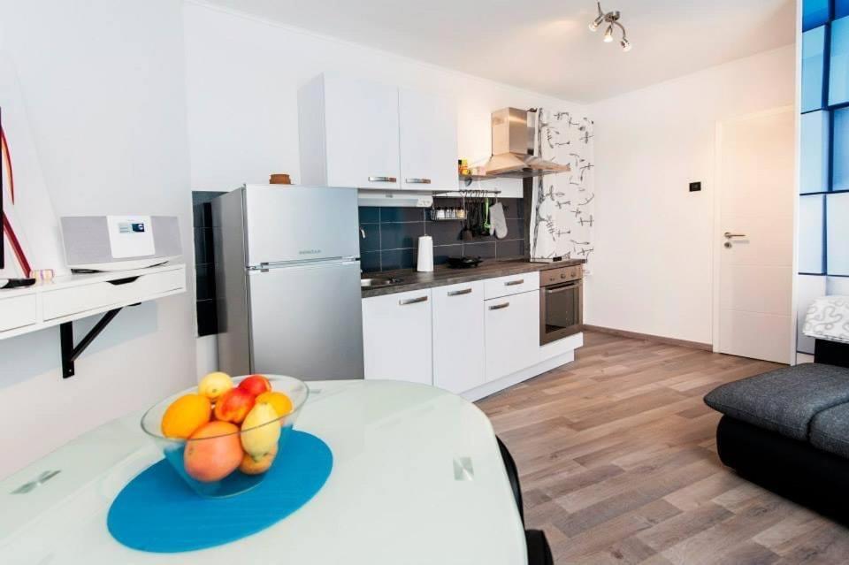 Apartman Puzzle Ровин Екстериор снимка