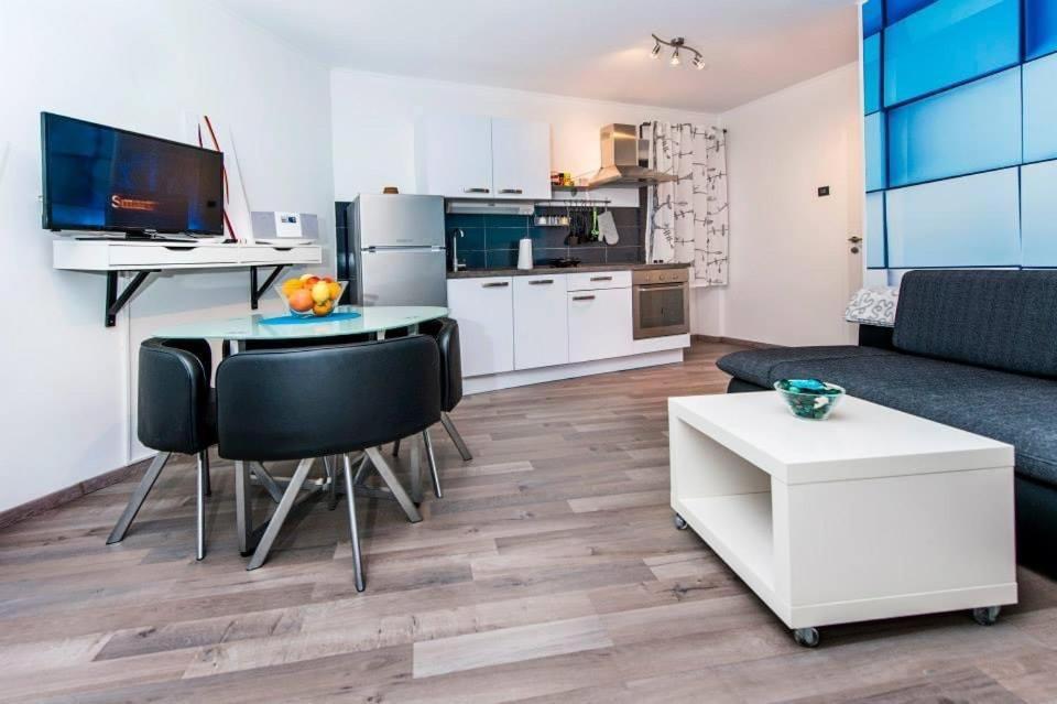 Apartman Puzzle Ровин Екстериор снимка